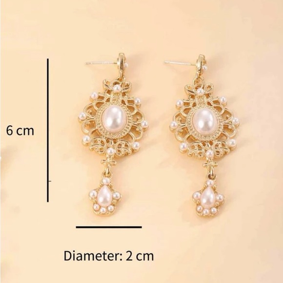 3/$18 Vintage earrings - Picture 4 of 4